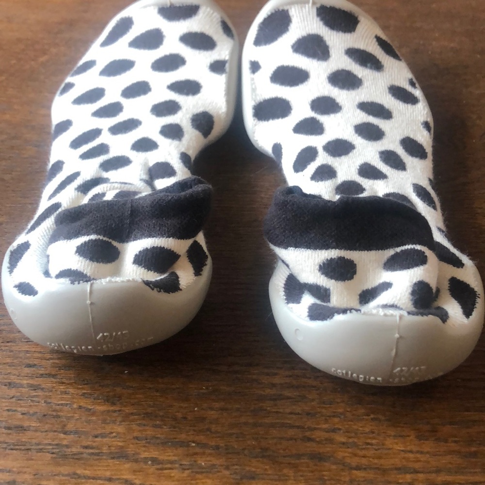 Slippers - Picture 3 of 4